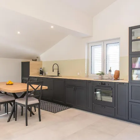 Villa Magnolia With Heated Pool And Jacuzzi, Near Sea