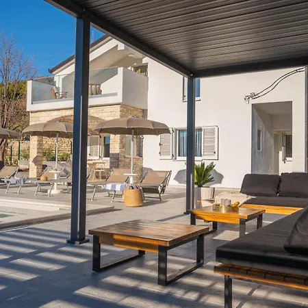 Magnolia With Heated Pool And Jacuzzi, Near Sea * Tugare