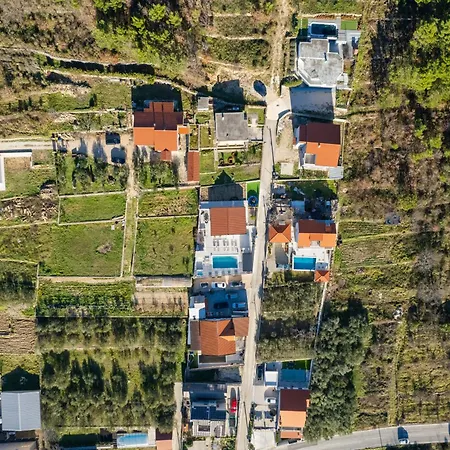 Magnolia I Heated Pool & Hot Tub Near Omis, 10 Guests *