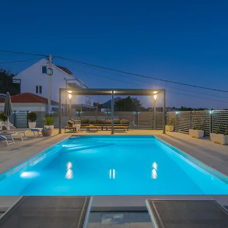 Villa Magnolia With Heated Pool And Jacuzzi, Near Sea Tugare