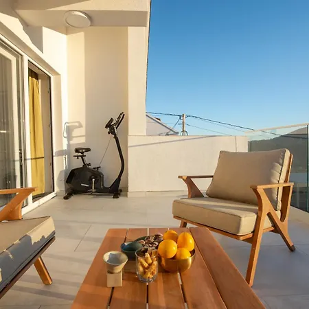 Villa Magnolia I Heated Pool & Hot Tub Near Omis, 10 Guests *