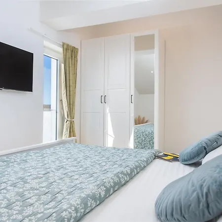 Magnolia With Heated Pool And Jacuzzi, Near Sea Tugare