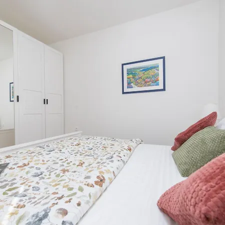 Magnolia I Heated Pool & Hot Tub Near Omis, 10 Guests Villa Tugare