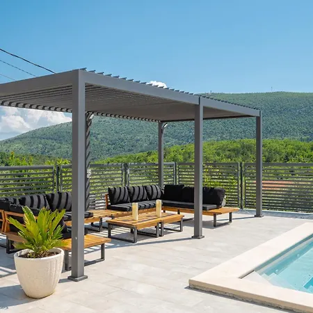 Villa Magnolia With Heated Pool And Jacuzzi, Near Sea