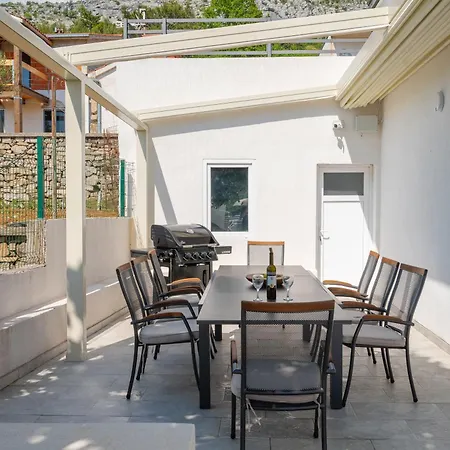 Magnolia I Heated Pool & Hot Tub Near Omis, 10 Guests * Tugare