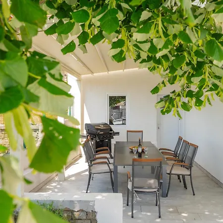 Villa Magnolia With Heated Pool And Jacuzzi, Near Sea Tugare